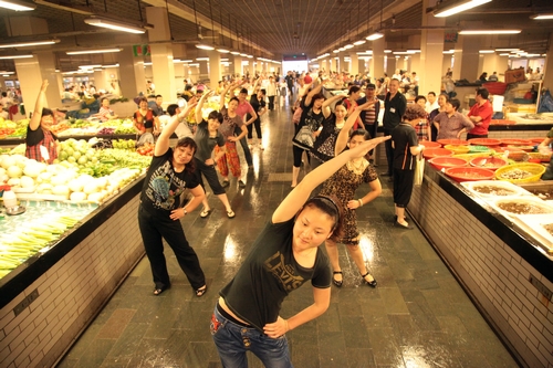 肉哥菜姐广播体操开始啦!--海曙新闻网