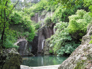 胜归山胡公岩